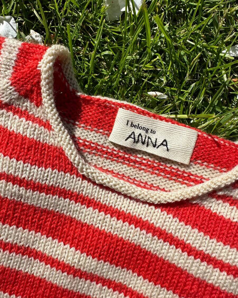 Amalie tee junior med I belong to label og broderet navn