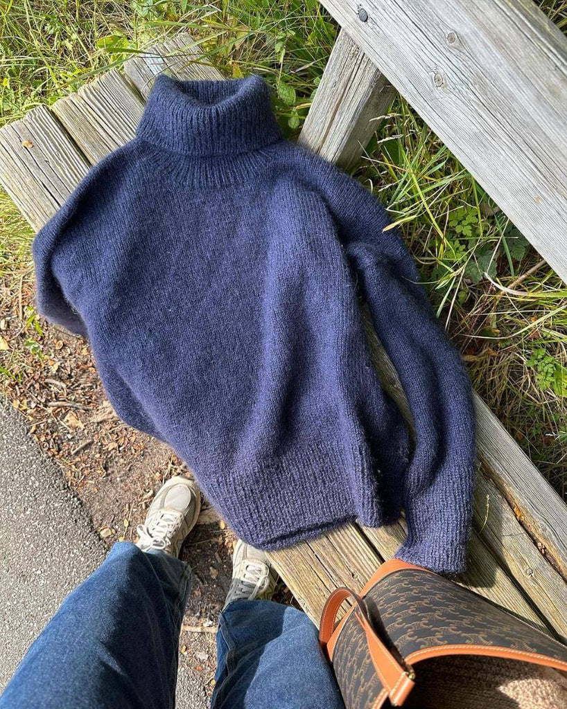 Liggende blå Chestnut Sweater