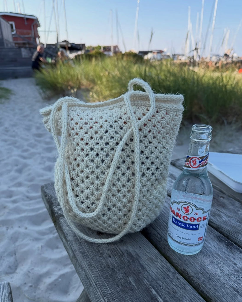 Hvid Como Bag på bord