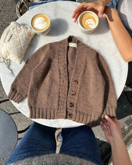 Eva cardigan junior med 4 knapper i galalit  på 20 mm
