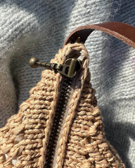 Florence bag med lynlås i sand på 28 cm