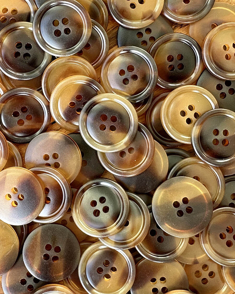 Bunke af mørkebrun galalit knap med 4 huller 20 mm