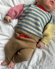 Barn iført flerfarvet Holger Baby Set 