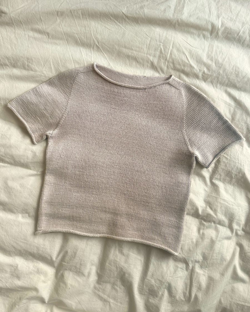 Liggebillede af beige Ivy Tee