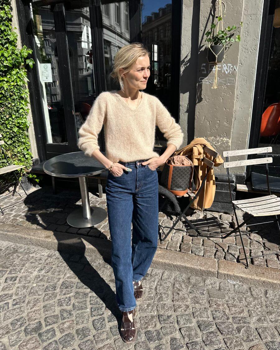 Kvinde iført beige Kumulus Bluse 