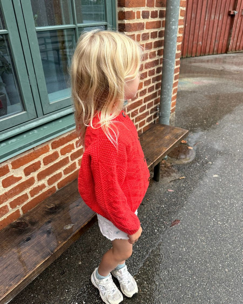 Barn iført rød Little Esther Jacket