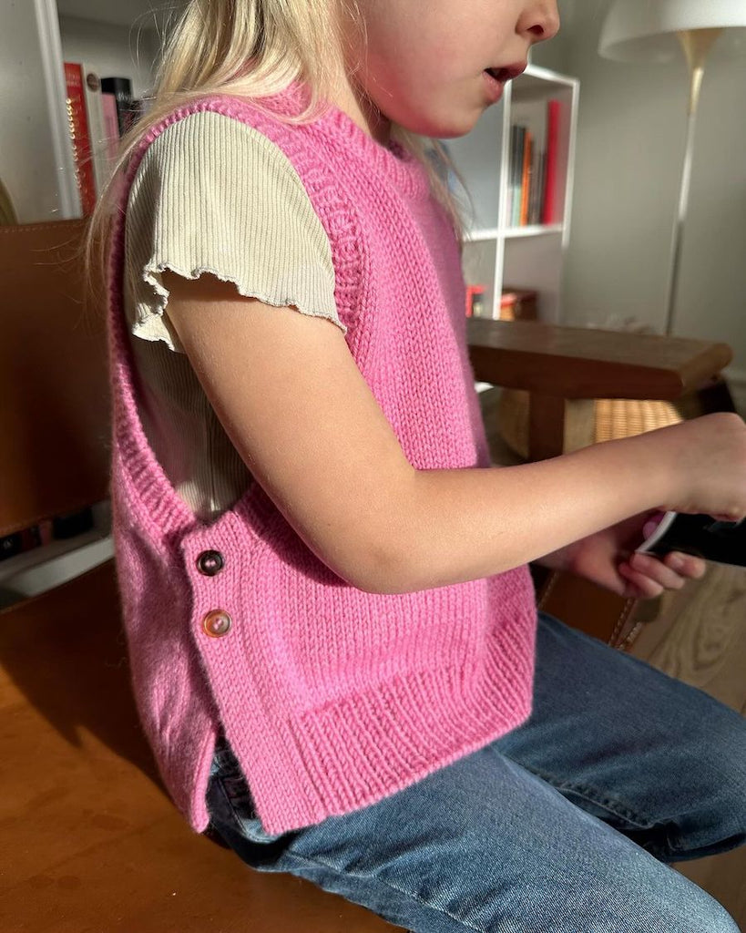 Barn iført pink Lulu Slipover Junior 