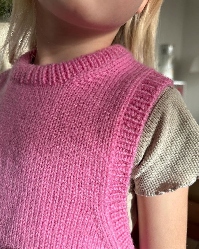 Barn iført pink Lulu Slipover Junior 