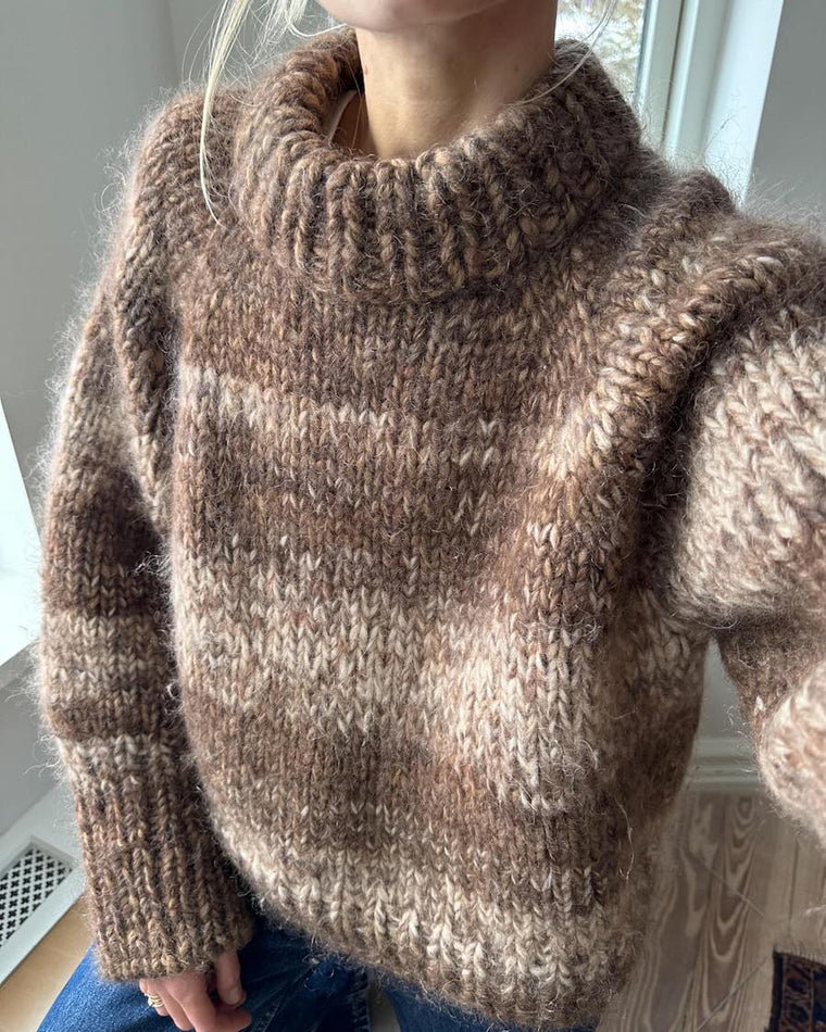 Liggebillede af brunnistret Marble Sweater