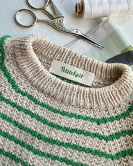 Friday sweater med label i statement green