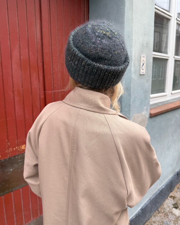 Kvinde iført brun Terrazzo Hue set bagfra