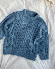 Liggebillede af blå Moby Sweater Junior 