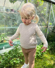 Barn iført lys Sille Slipover Mini 