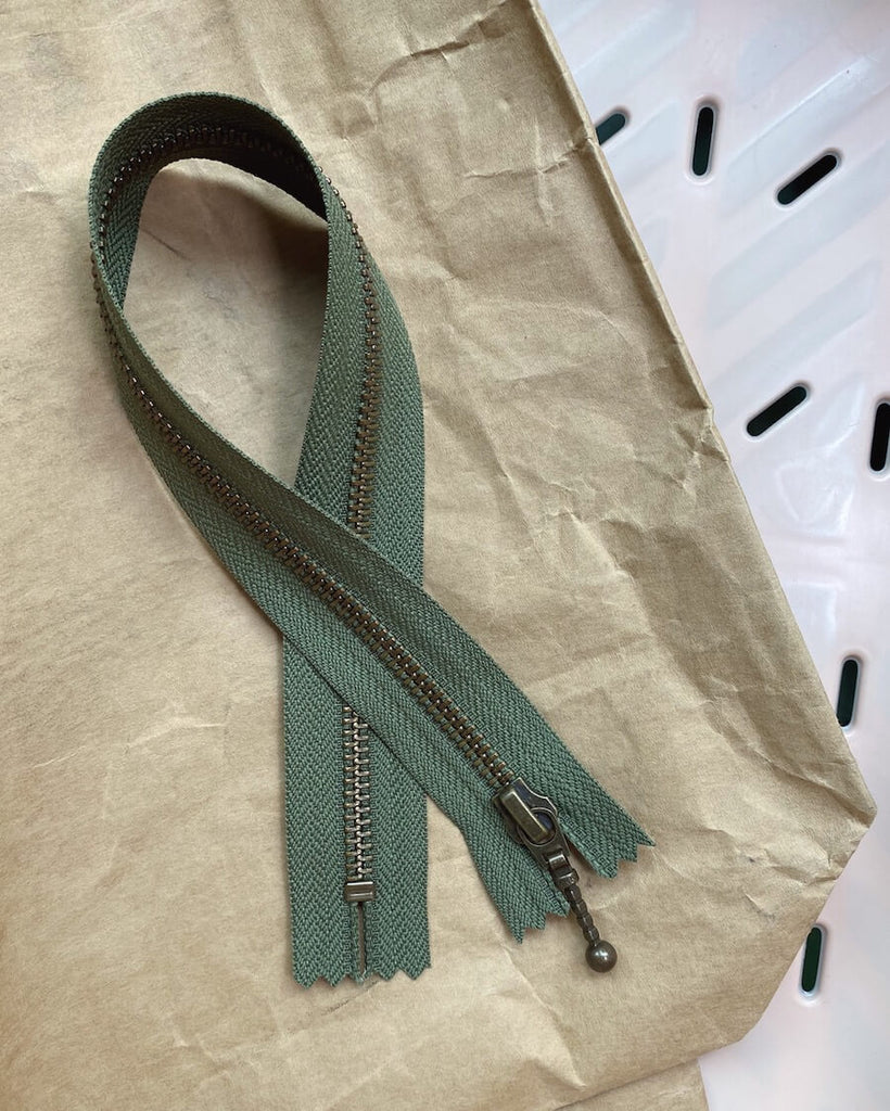 Jægergrøn YKK lynlås 35 cm 