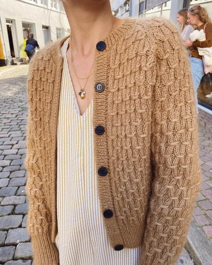 Kvinde i brun Jenny Jacket