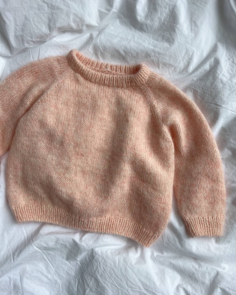 Liggebillede af lyserød Monday Sweater Junior 