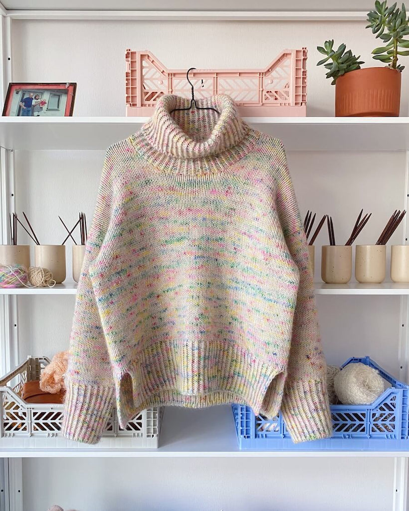 Lys/multi speckled Wednesday Sweater på bøjle