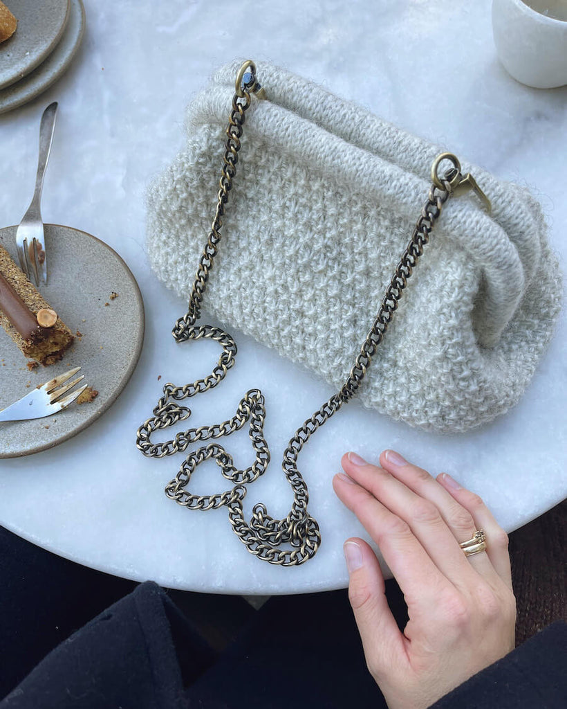 Winter Clutch på bord med kæde  